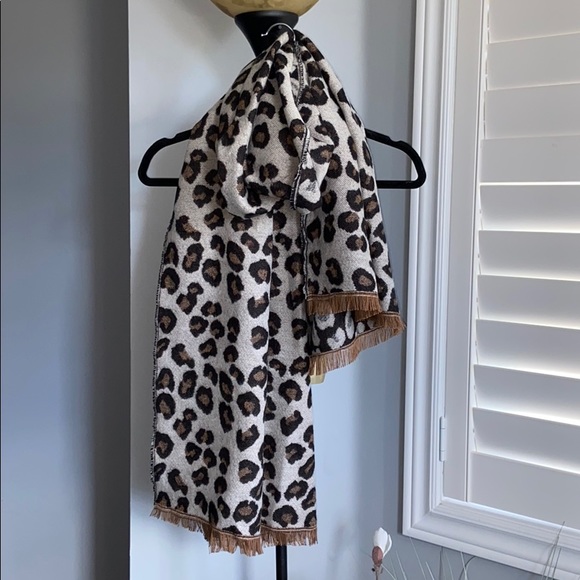 ❤️🆕REVERSIBLE LEOPARD PRINT SCARF ❤️ - Picture 1 of 6